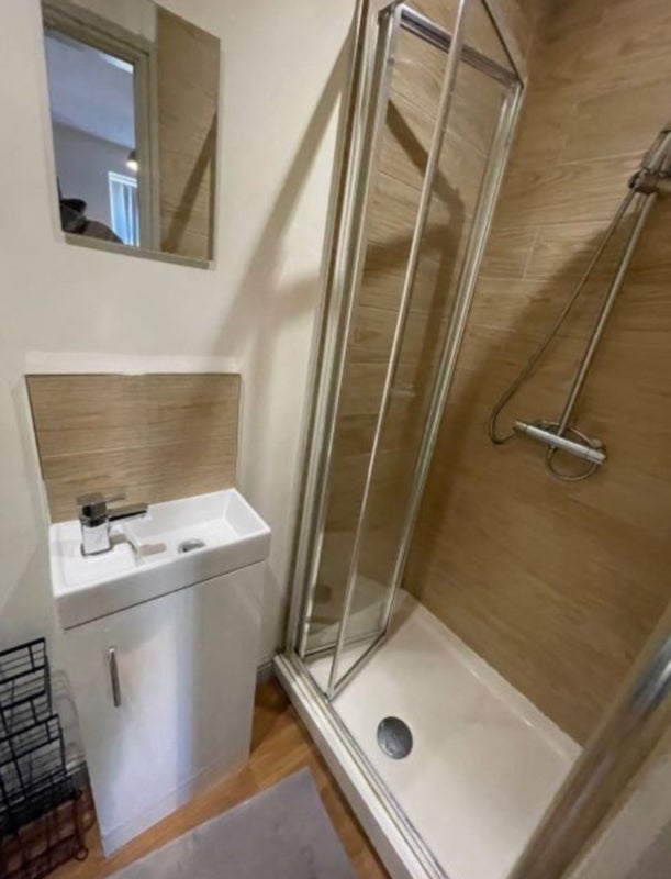 Room Leytonstone Road in Greater London