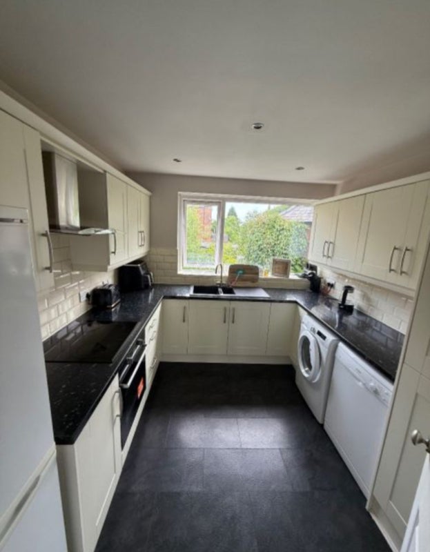 Room Leytonstone Road in Greater London