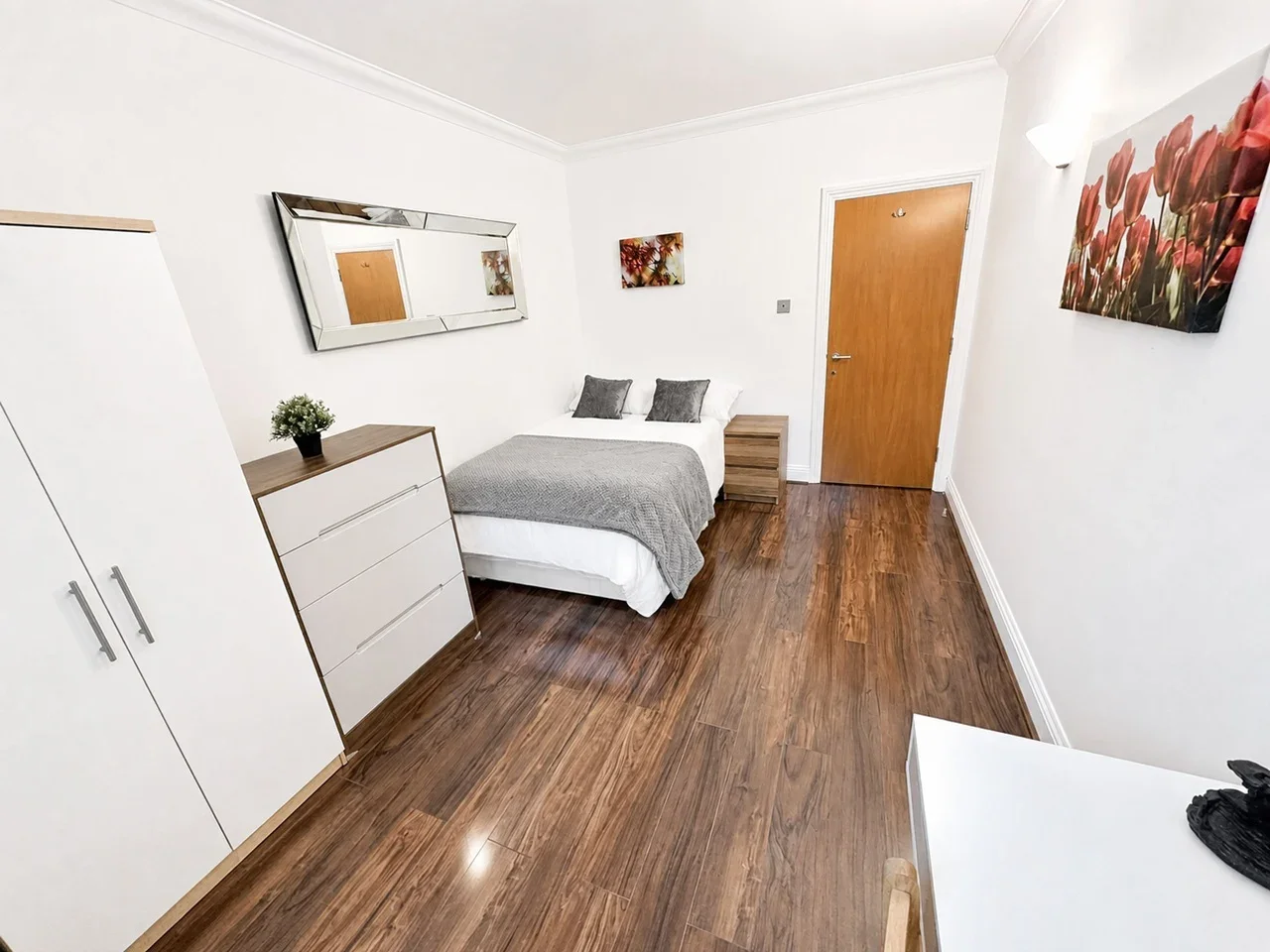 Room Lanark Square in Greater London
