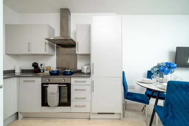 Flat Marlborough Crescent in Greater London