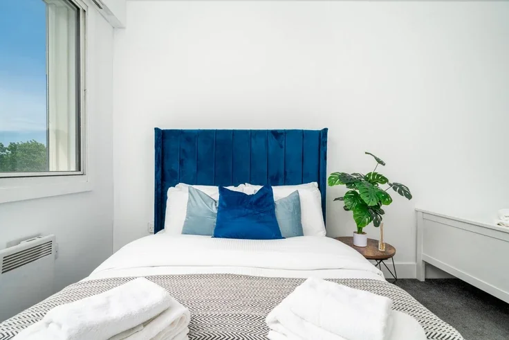 Flat Marlborough Crescent in Greater London