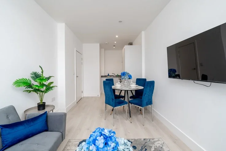 Flat Marlborough Crescent in Greater London
