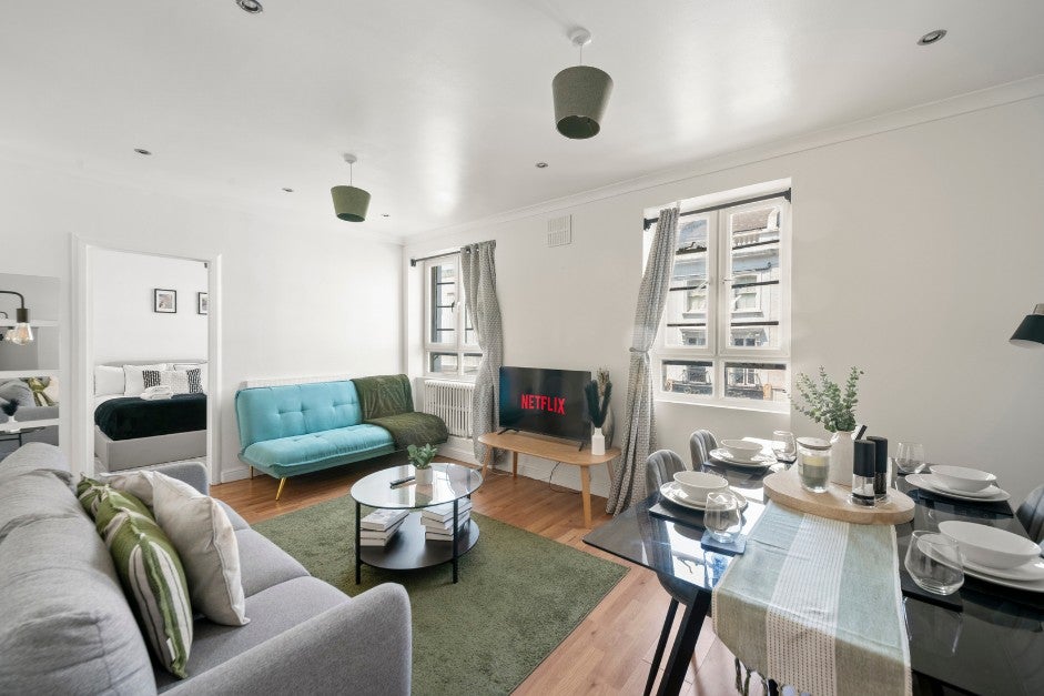 Flat Queensway in City of Westminster