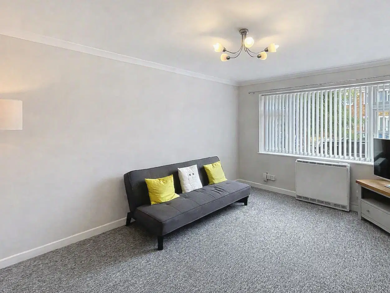 Flat Denton Close in Kenilworth