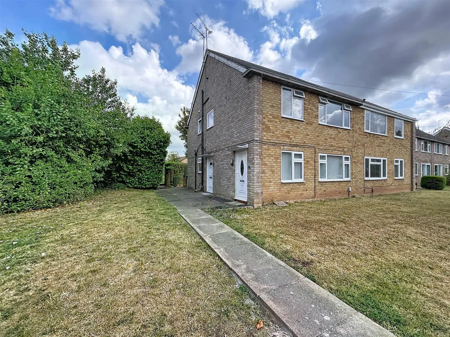 Flat Denton Close in Kenilworth