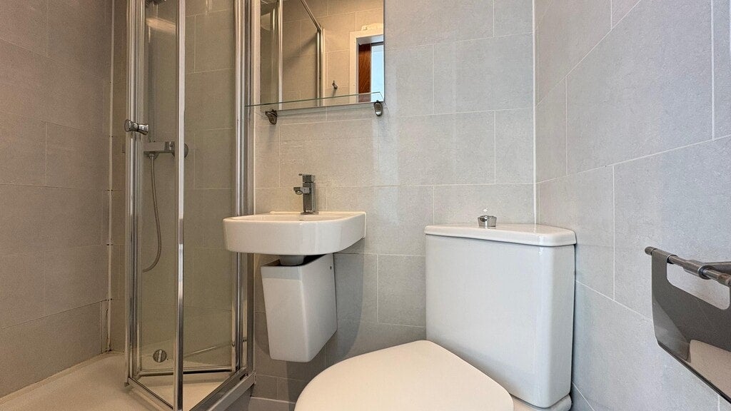 Room Camden Road in Greater London