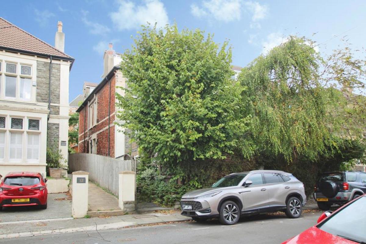 Flat Whatley Road in Bristol