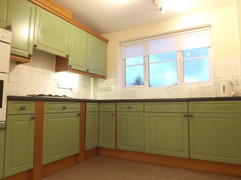 Flat Doncel Crescent in Greater London