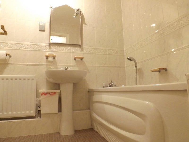 Flat Doncel Crescent in Greater London