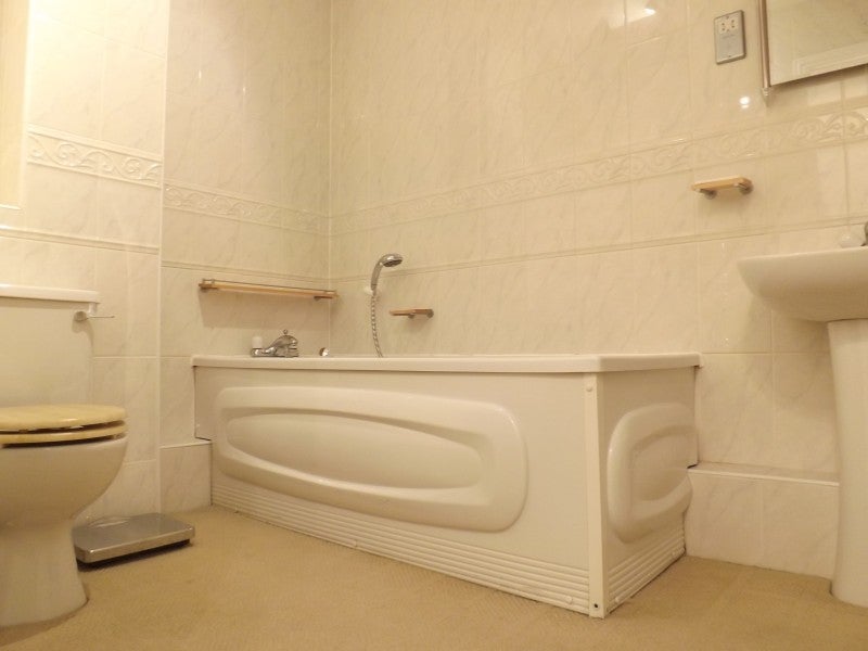 Flat Doncel Crescent in Greater London