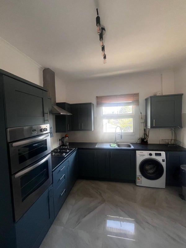 Flat Ulverscroft Road in Greater London