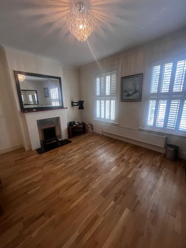Flat Ulverscroft Road in Greater London