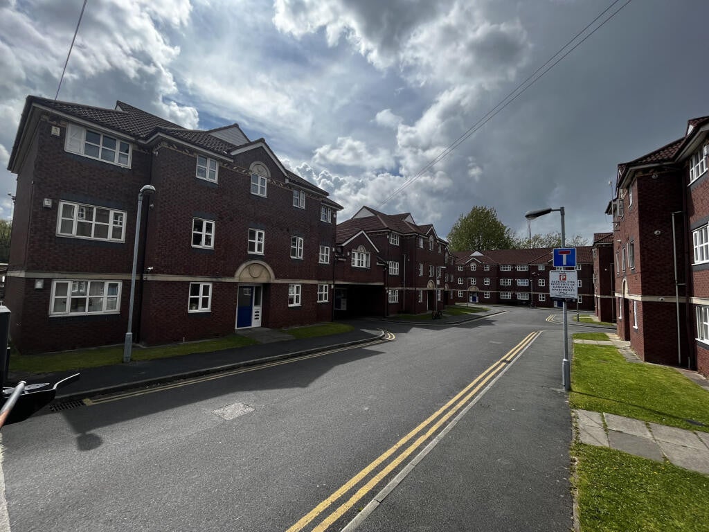 Flat Cringle Road in Manchester