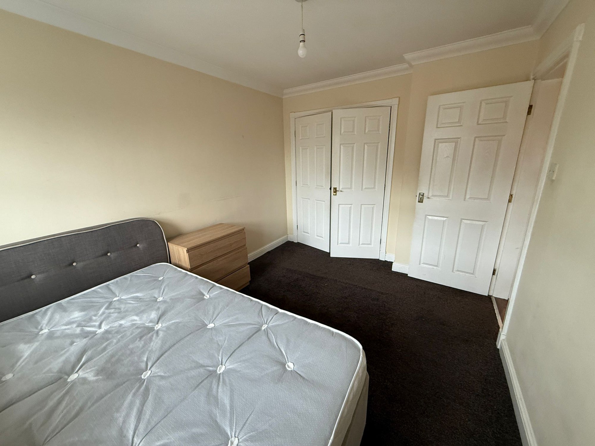 Flat Cringle Road in Manchester