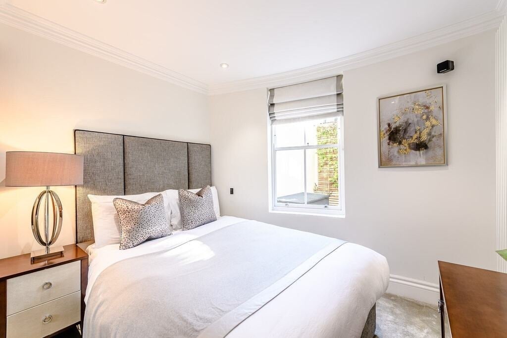 Flat Kensington Gardens Square in City of Westminster