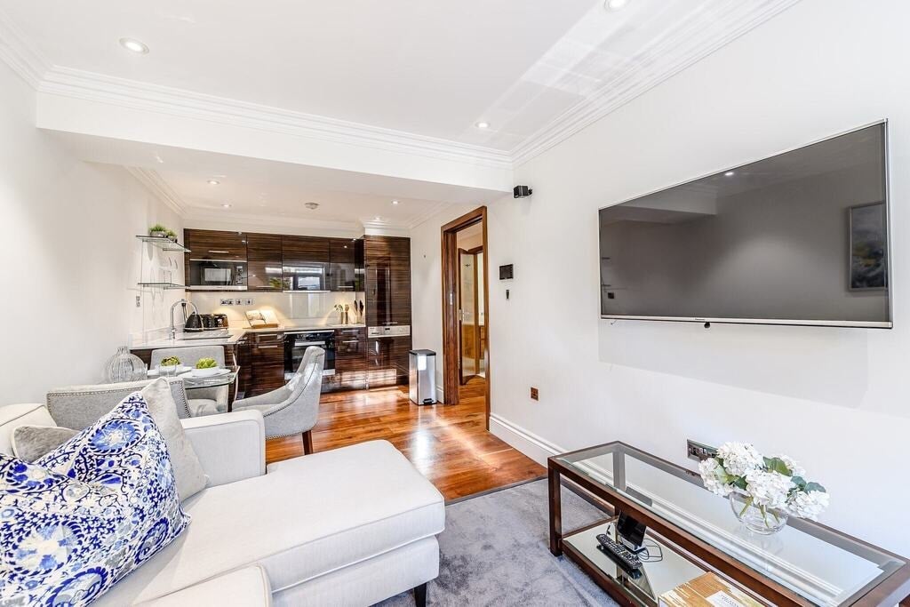 Flat Kensington Gardens Square in City of Westminster