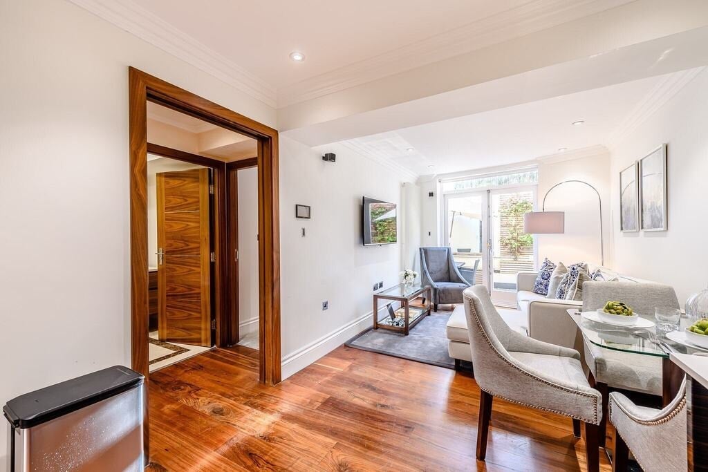 Flat Kensington Gardens Square in City of Westminster
