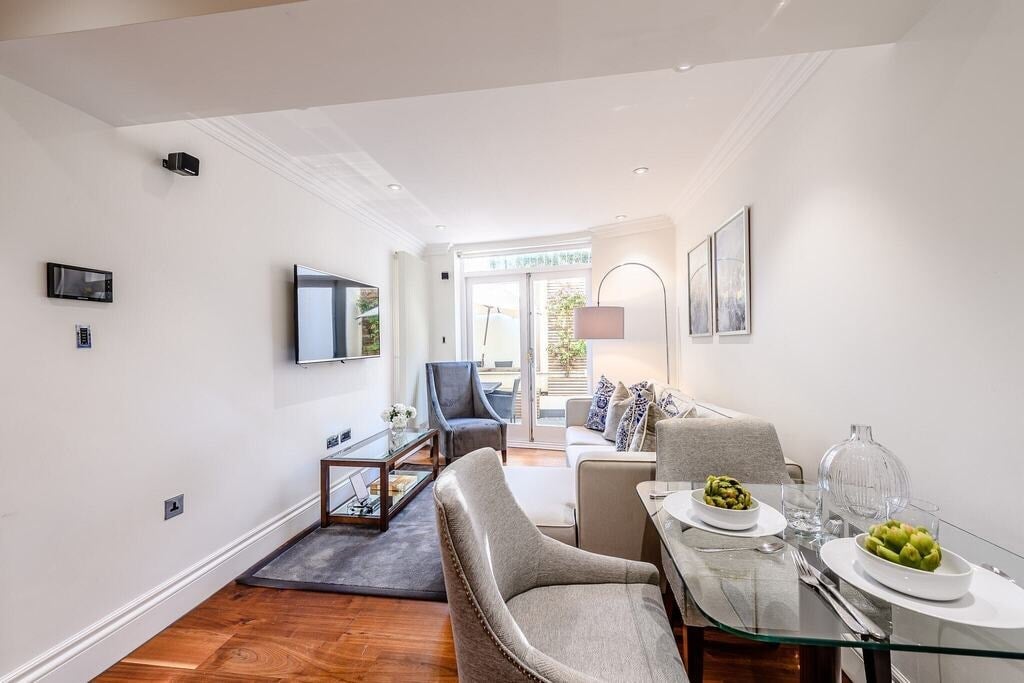 Flat Kensington Gardens Square in City of Westminster