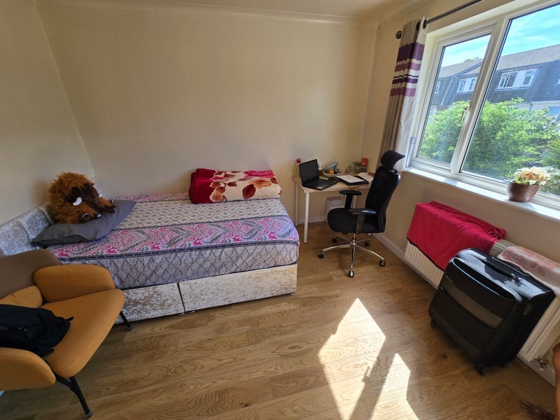 Room Atkinson Road in Greater London