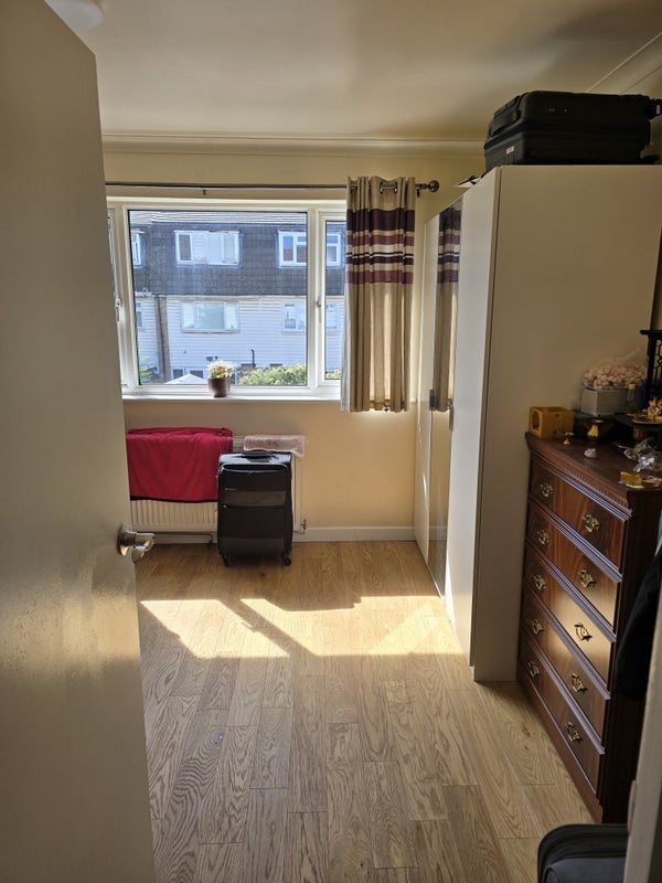 Room Atkinson Road in Greater London