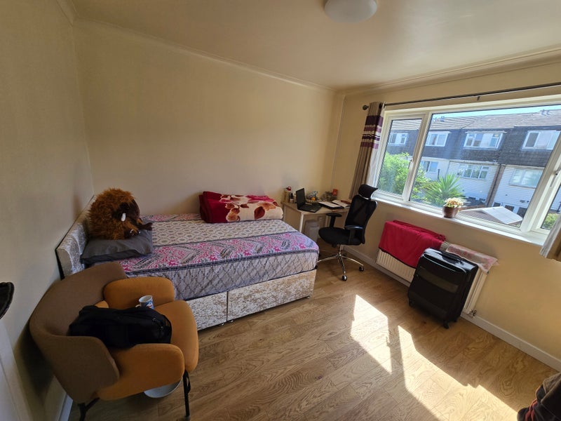 Room Atkinson Road in Greater London