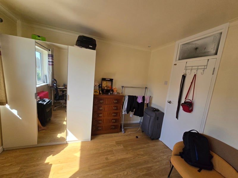 Room Atkinson Road in Greater London