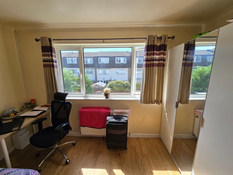 Room Atkinson Road in Greater London
