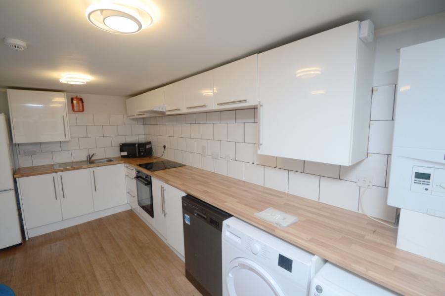 Room Clifton Avenue in Manchester