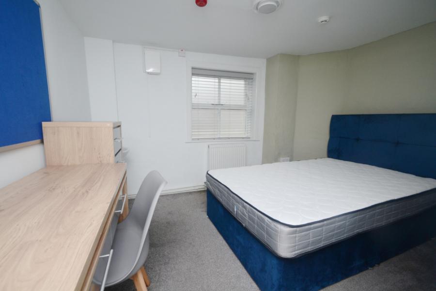Room Clifton Avenue in Manchester