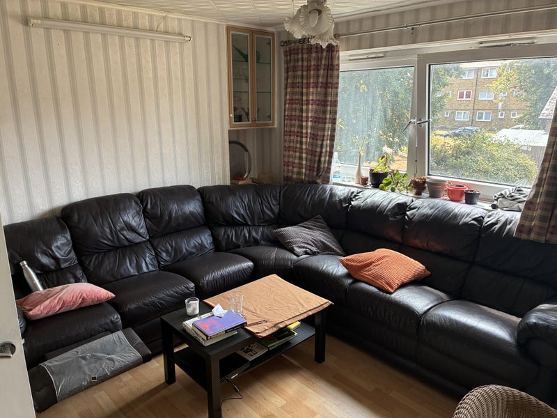 Room Grove Street in Greater London