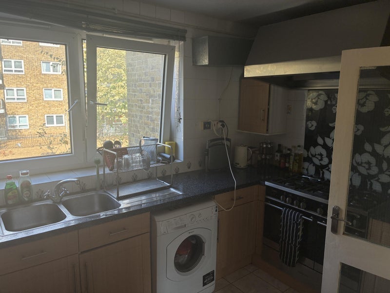 Room Grove Street in Greater London