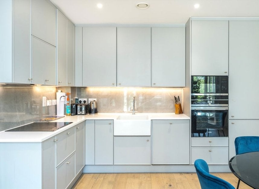 Flat Upper Richmond Road in Greater London