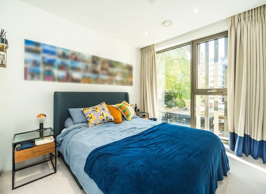 Flat Upper Richmond Road in Greater London