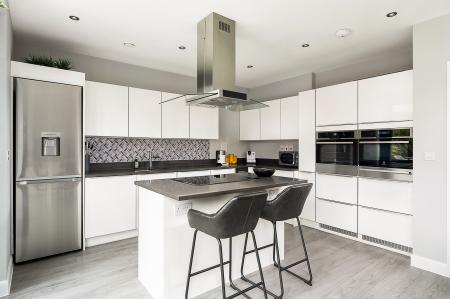 House Mandarin Drive in Greenham