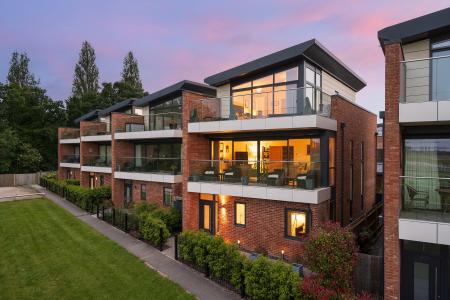 House Mandarin Drive in Greenham