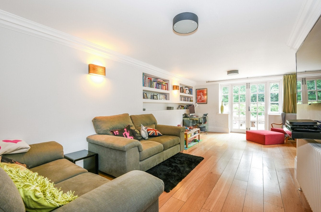 Flat Freelands Road in Greater London