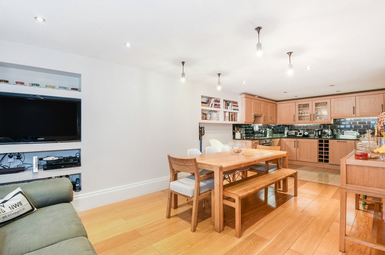 Flat Freelands Road in Greater London