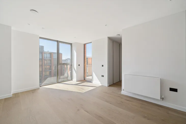 Flat Carnwath Road in Greater London