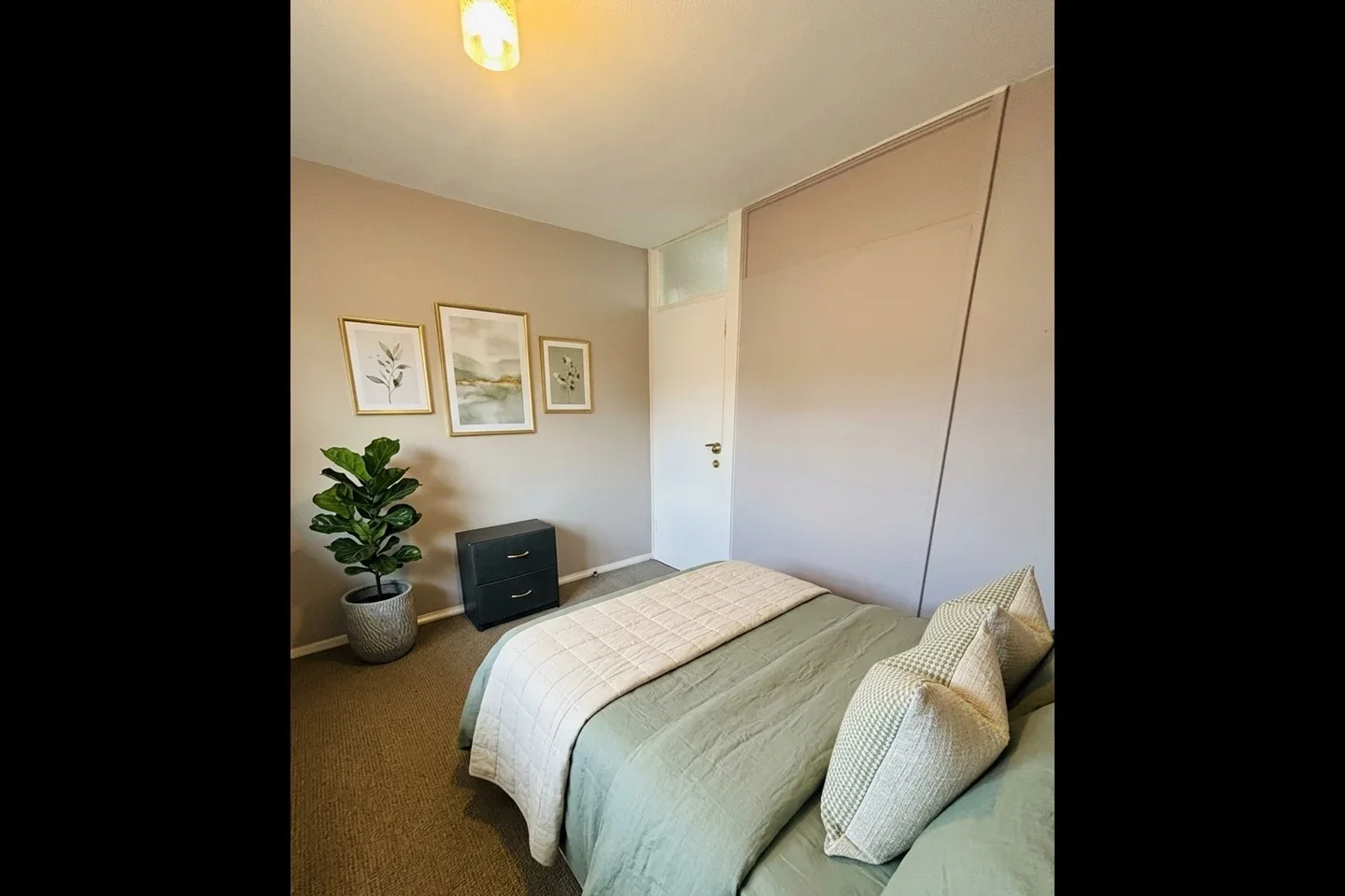 Room Barringer Square in Greater London
