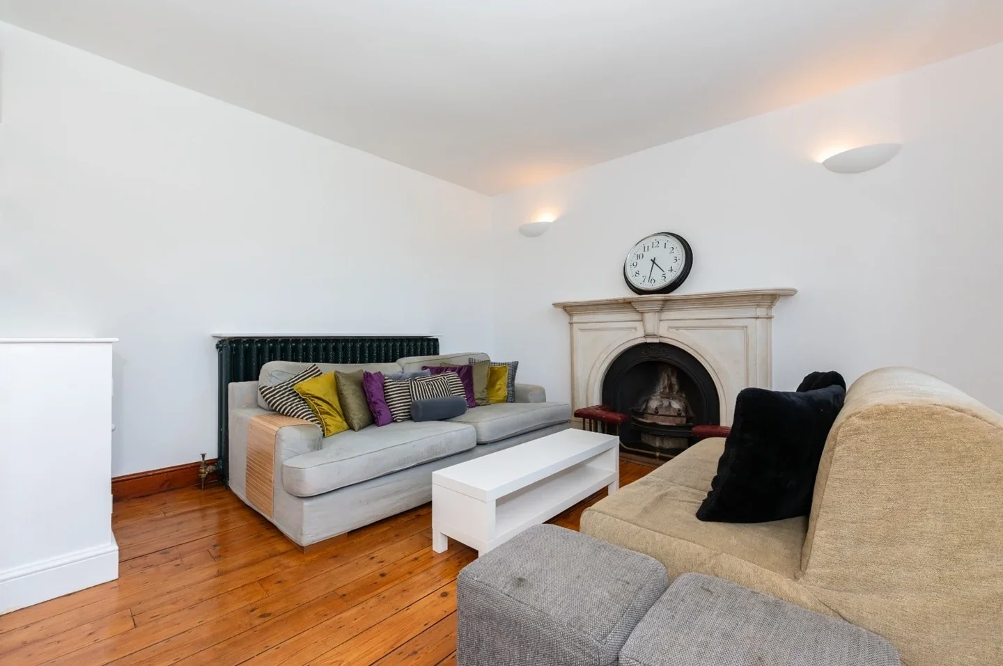 Flat Ashby Road in Greater London