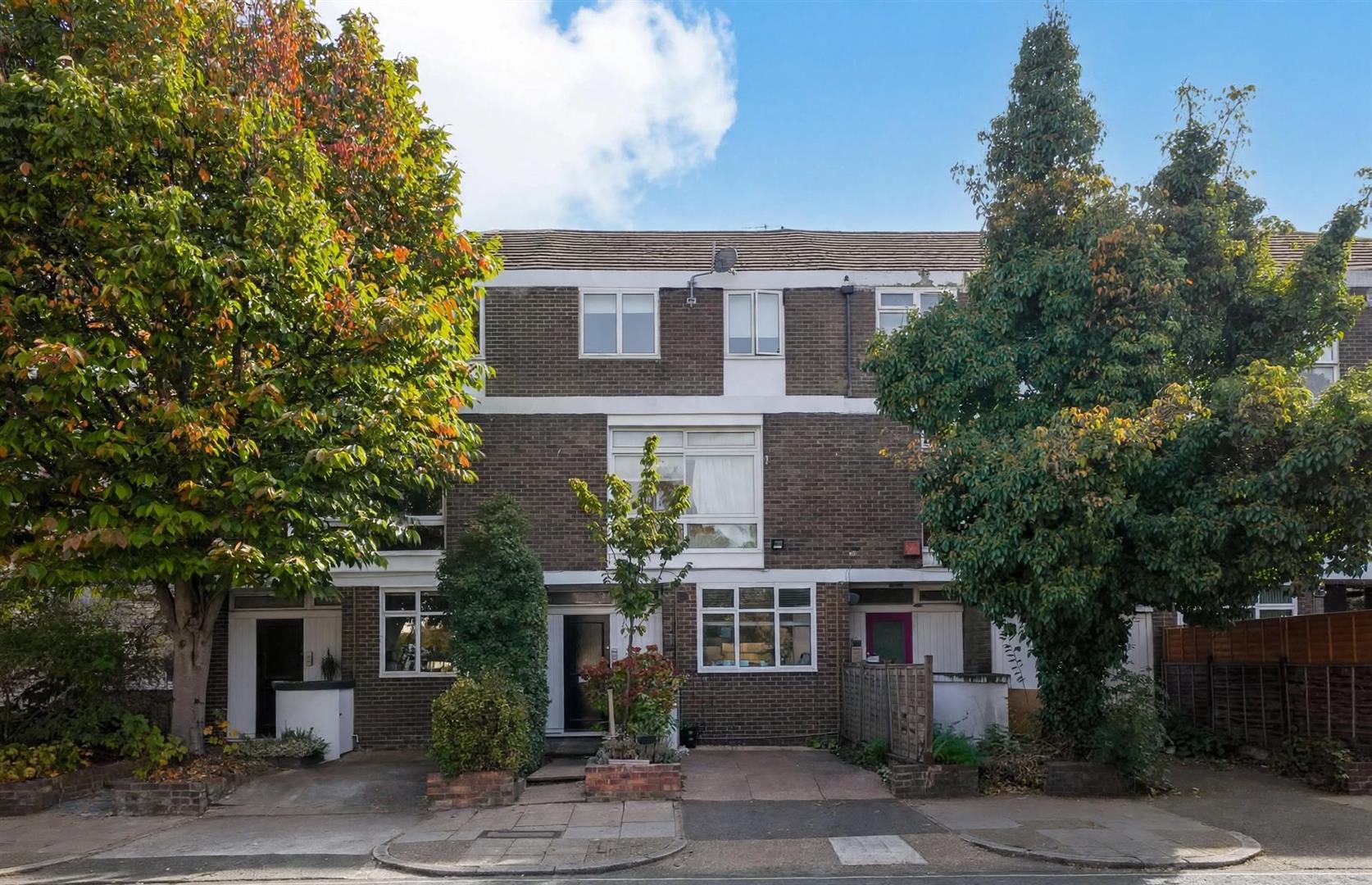 House Loudoun Road in City of Westminster