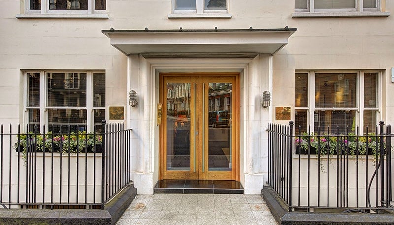 Flat Hill Street in City of Westminster