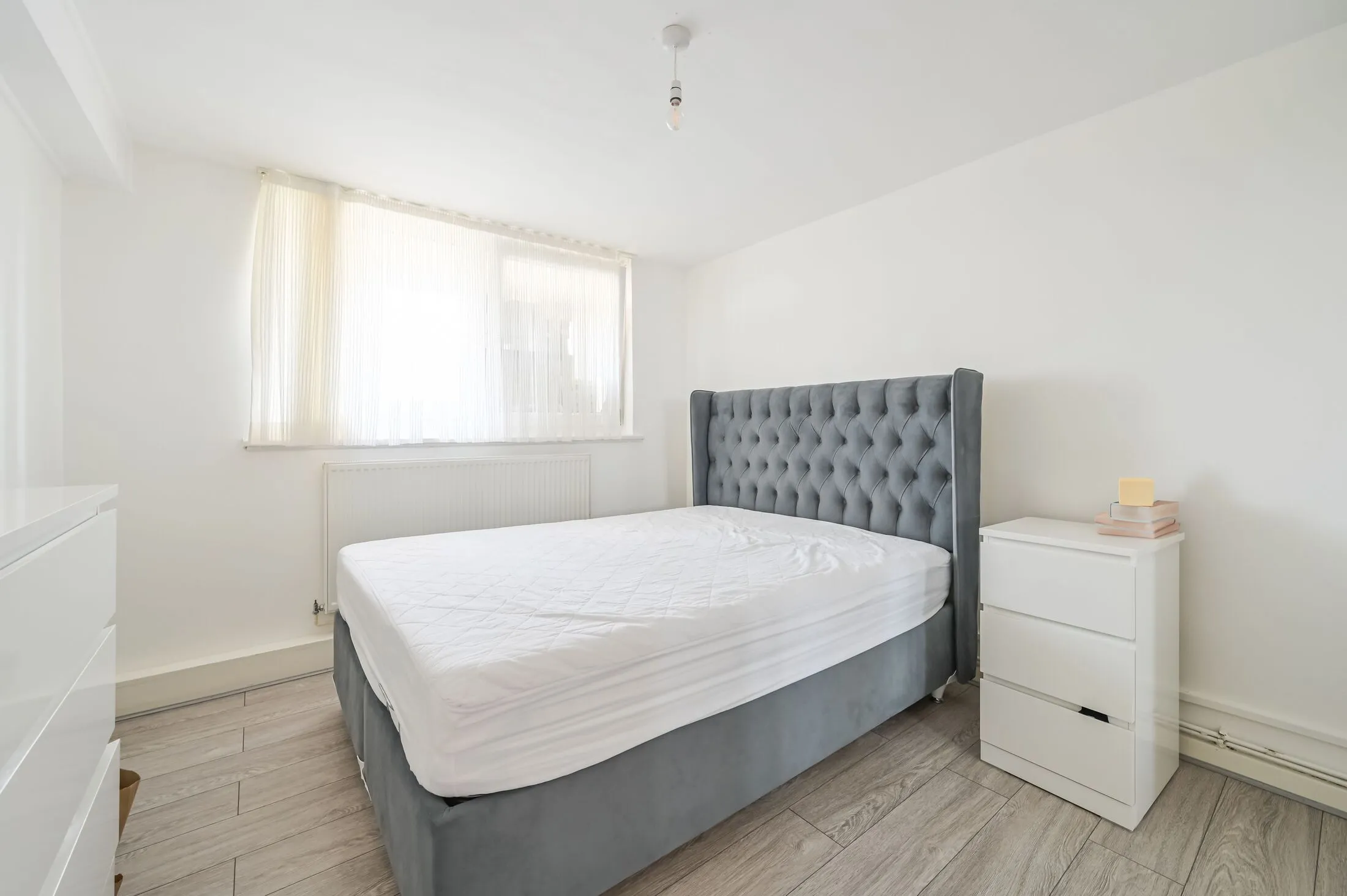 Flat Pellatt Grove in Greater London