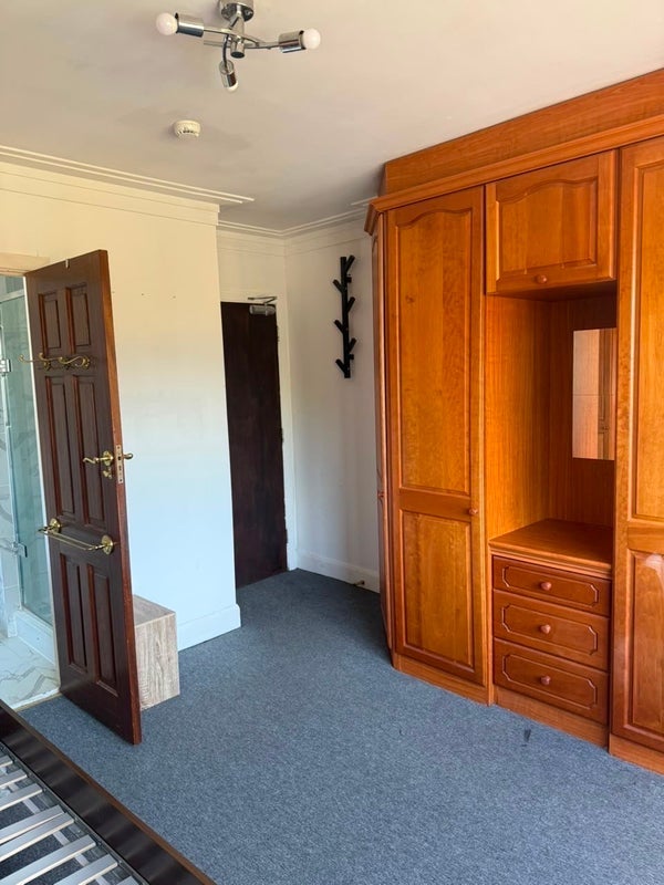 Room Oakfield Road in Greater London