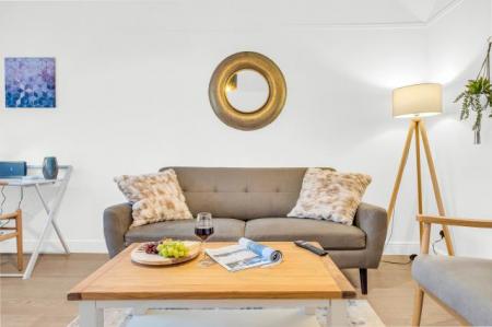 House Lark Rise in Brackley