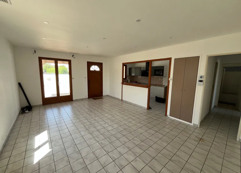 House D 242E6 in Vayres