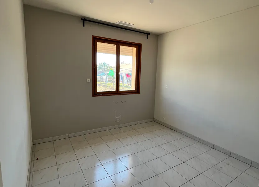 House D 242E6 in Vayres