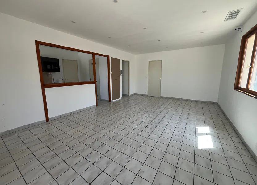 House D 242E6 in Vayres