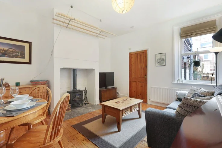 Flat Rothbury Terrace in Newcastle upon Tyne