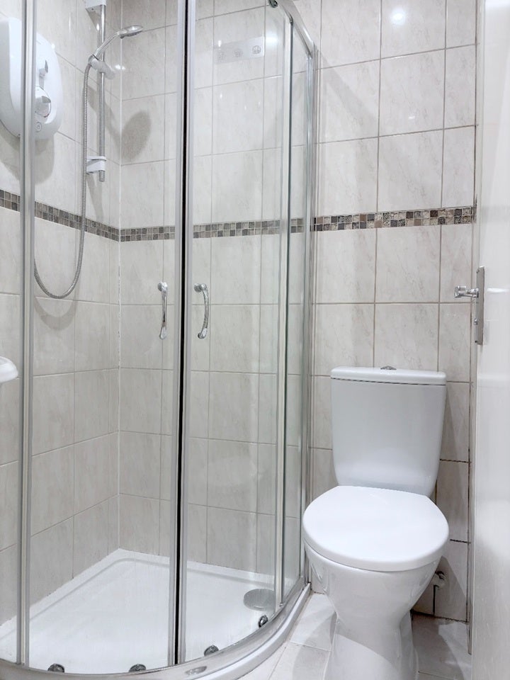 Flat Lydford Road in Greater London